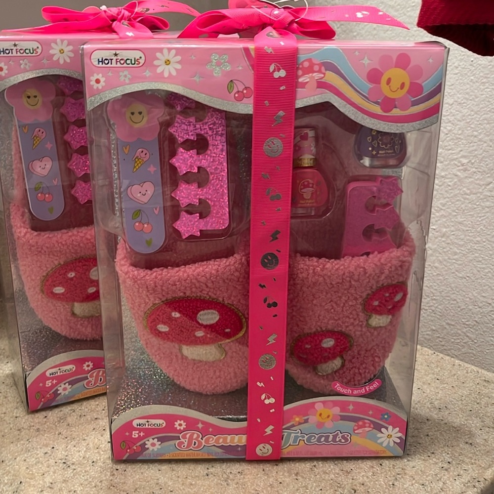 Hot  Focus brand Beauty Treats gift set- NWT